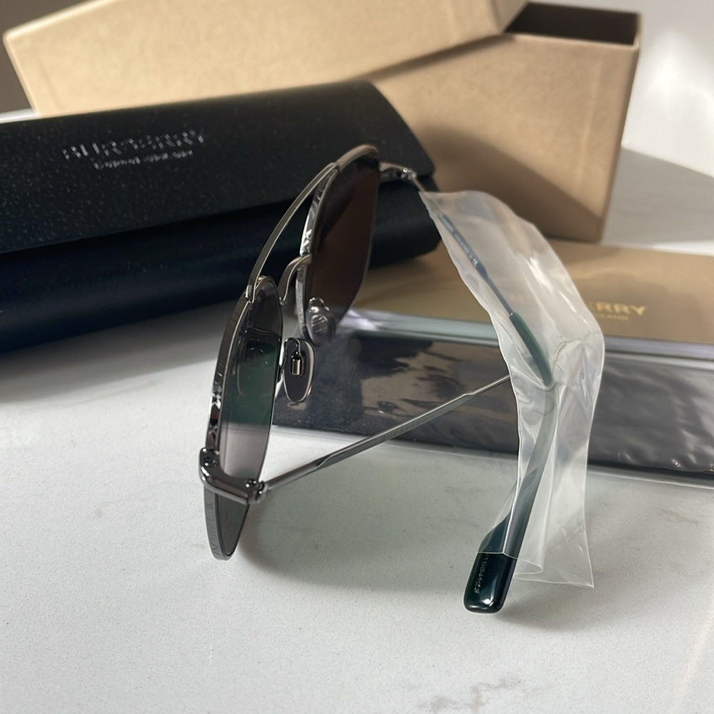 NWT Burberry Geometric Frame Sunglasses Dark Green 100% UV Protection UNISEX - Picture 4 of 5